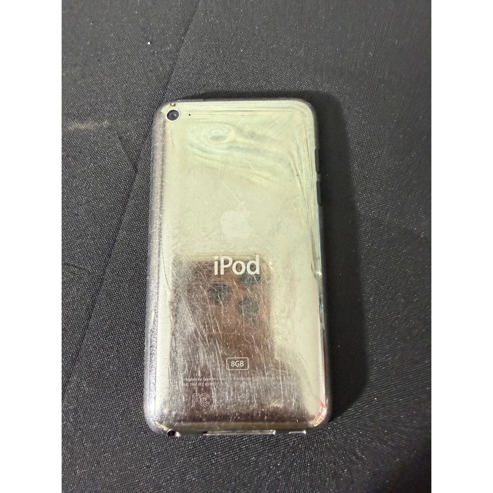 Apple iPod Touch 4th Gen 8GB White Fair Cracked Screen A1367 For Parts